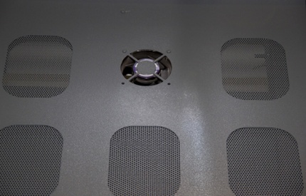 Распорная, Распорная видеостена 4х4 под Nec X462UN с защитным кожухом и стеклом